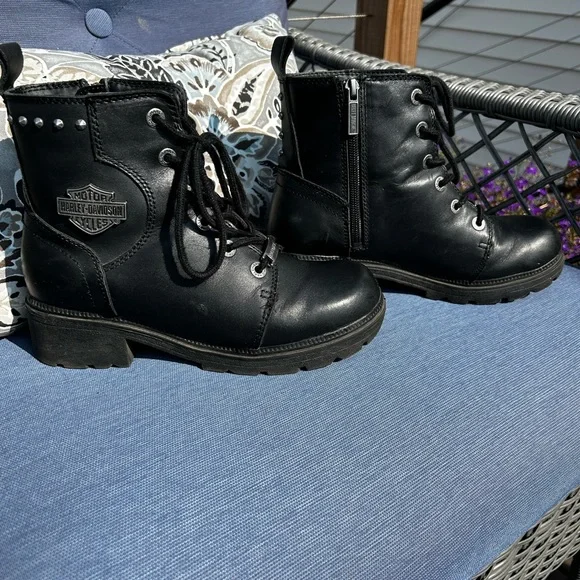 Harley Davidson woman’s riding black boots with zip up side/tie up middle. S:7.5 - Picture 2 of 12